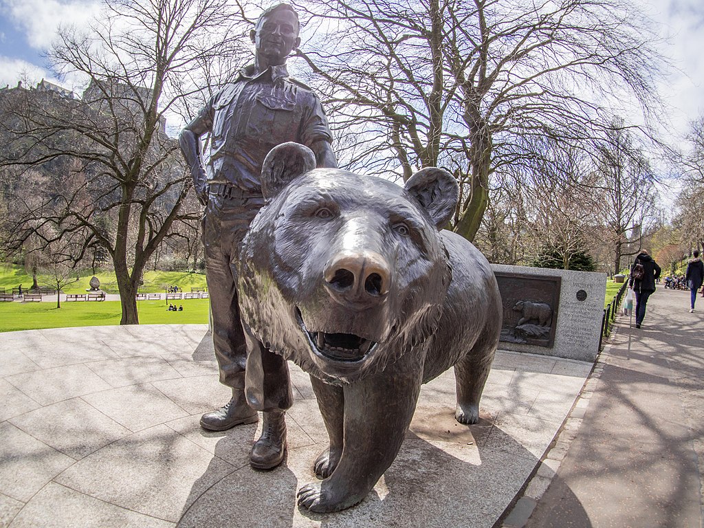 wojtek soldier bear statue scotland