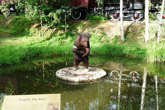 wojtek-war-bear-monument-poland